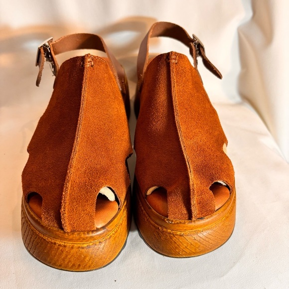 CARLO PERA Sz 9 Brown Suede Platform Sandals 70s Vibes Buckle Closure - Picture 2 of 14
